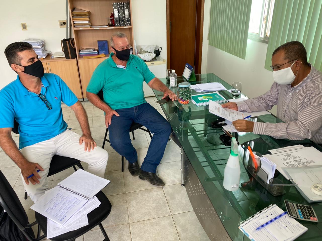 Prefeito recebe equipe da Seagri para discutir ações do setor no município