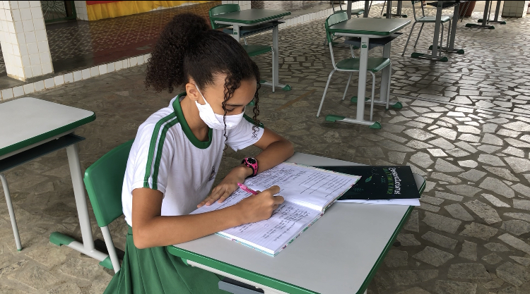 Aluna da EMEF Professor Ernesto Nascimento é premiada em concurso cultural