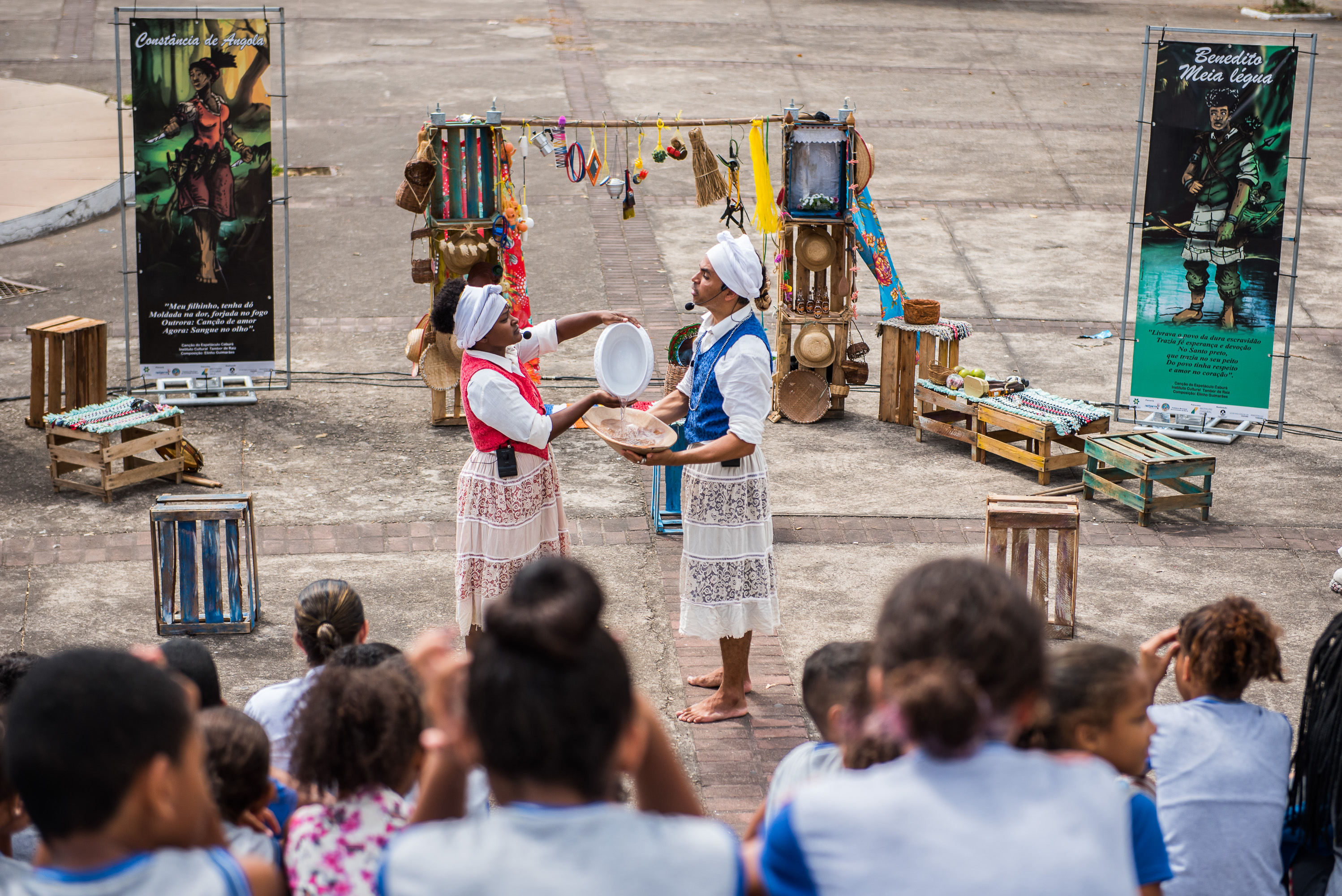 Timbuí recebe duas peças de teatro nesta semana